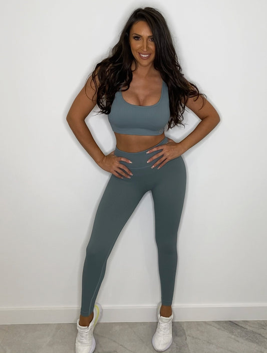 Pocahontas - Ribbed Seamless Sports Bra in Candy Cane